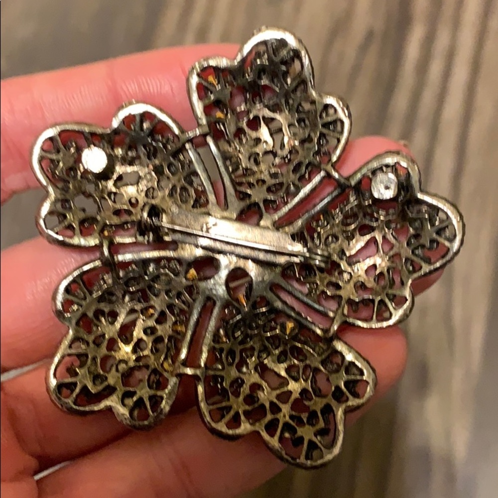 Flower Brooch - Picture 4 of 5
